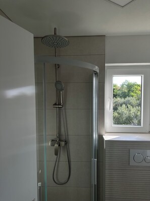 Shower, hair dryer, towels, soap - Bunja Apartment No.2 - Penthouse with sea view - (Drage)