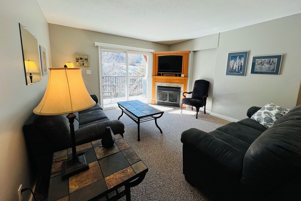 Renovated Open Plan Living. Gas Fireplace, mood lighting, comfy soft furnishings, Smart TV with Cable. Pull out sofa bed with good mattress. High Speed Wifi. Outside BBQ Deck with seating.