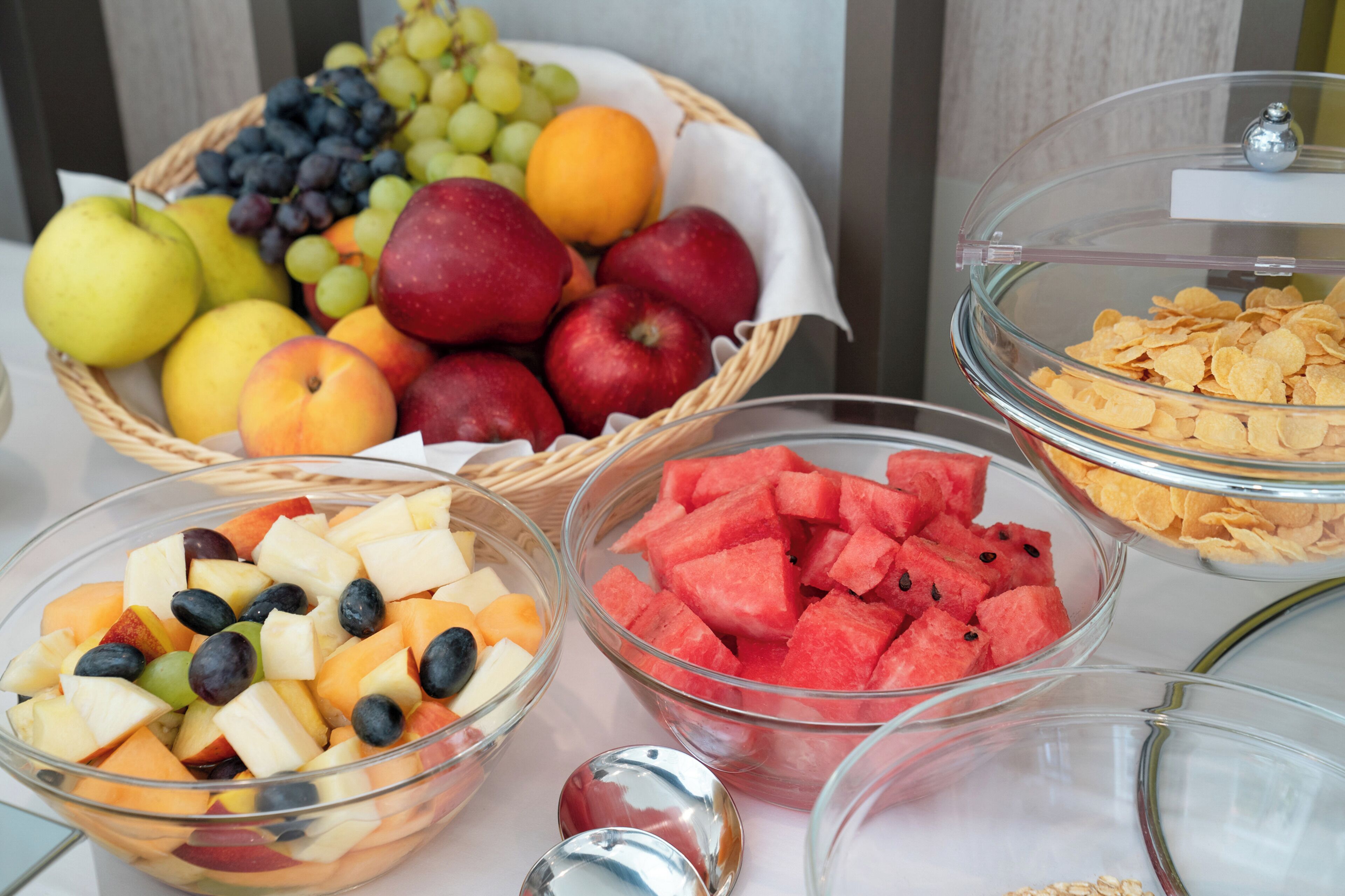 Bữa sáng buffet hàng ngày (20 EUR/mỗi người) 