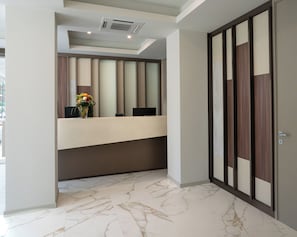 Quầy tiếp tân