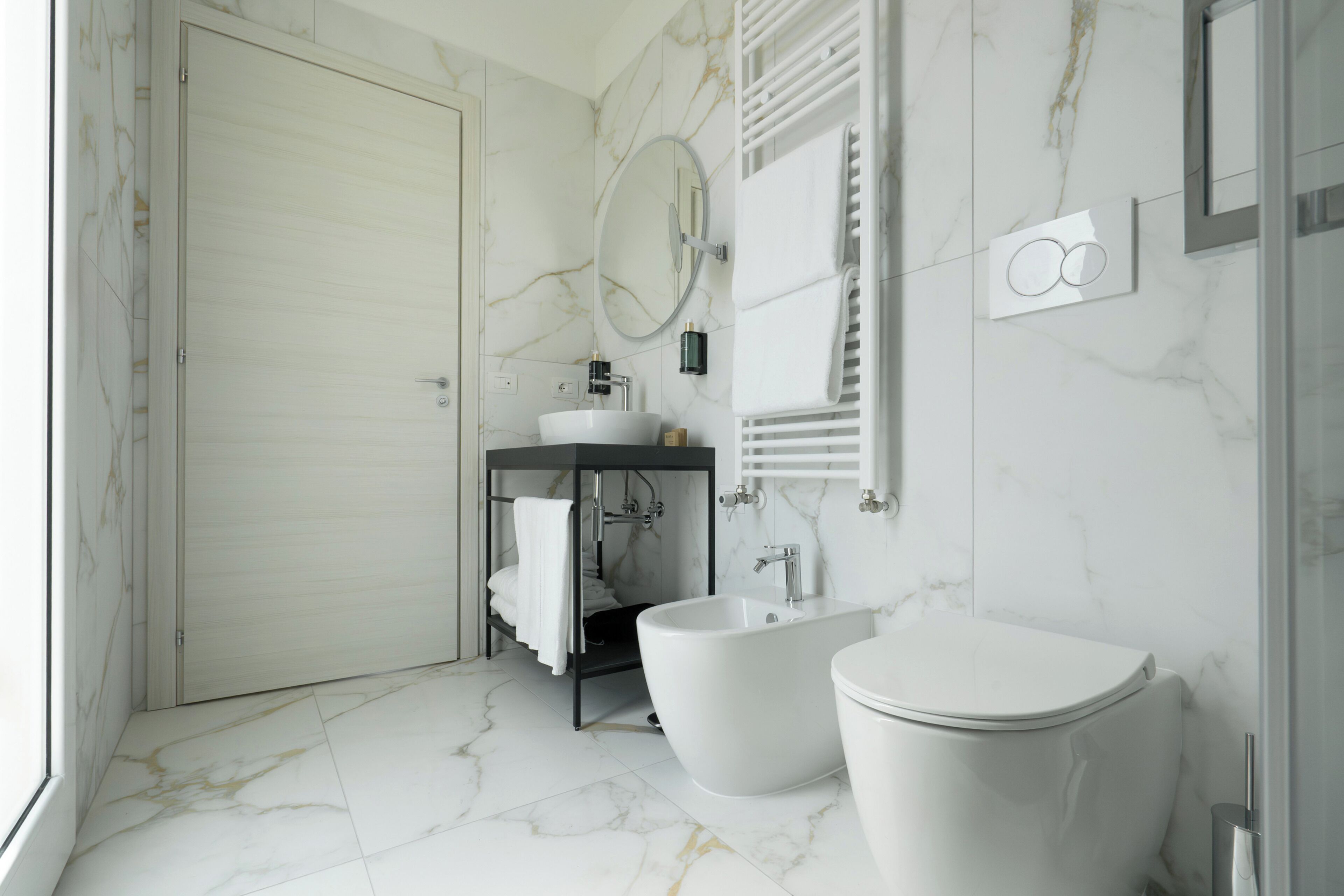 Premium Room, Lagoon View | Bathroom | Shower, rainfall showerhead, hair dryer, slippers
