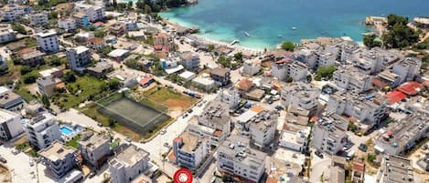 Vista frontal de la propiedad