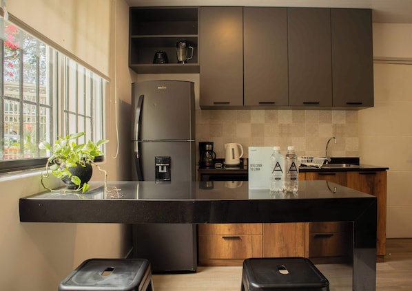 Fridge, microwave, stovetop, dishwasher