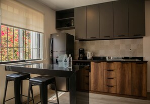 雪櫃、微波爐、爐具、洗碗機