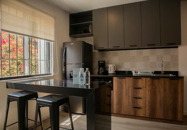 Fridge, microwave, stovetop, dishwasher