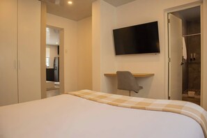 5 bedrooms, iron/ironing board, WiFi, bed sheets