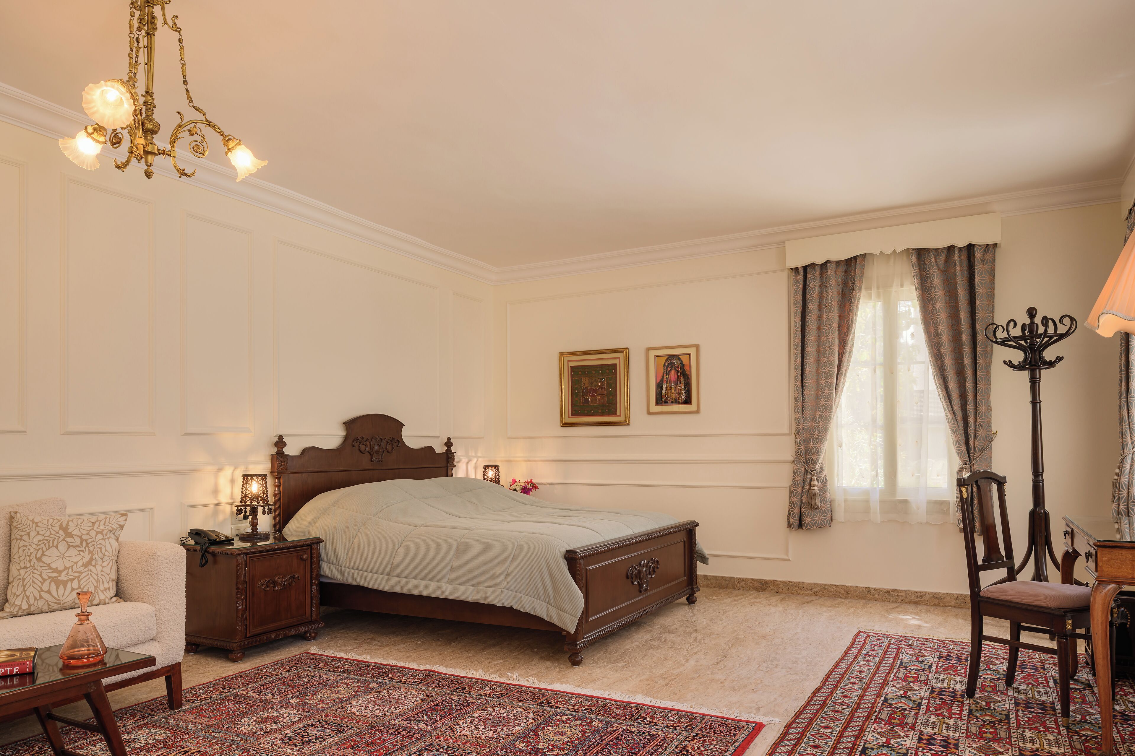 8 bedrooms, iron/ironing board, WiFi, bed sheets