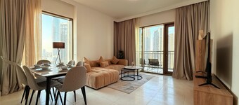 Dancenter Luxury 2 BR at Creek Side