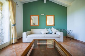 Family Room - Nicolaus Prime Villas   (Castiadas)