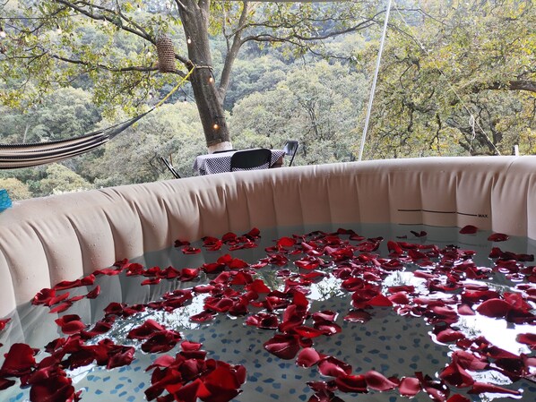 Outdoor spa tub - Beautiful cabin with jacuzzi in Ciudad de México (Ciudad de México)
