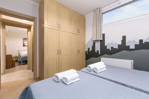 2 chambres, fer et planche à repasser, draps fournis