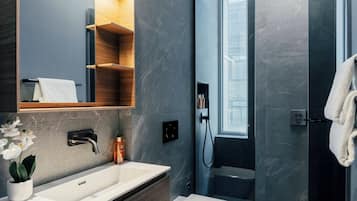 Dúplex superior | Baño | Ducha, secador de pelo, toallas y jabón
