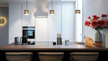 Superior Duplex | Private kitchen | Fridge, microwave, oven, stovetop