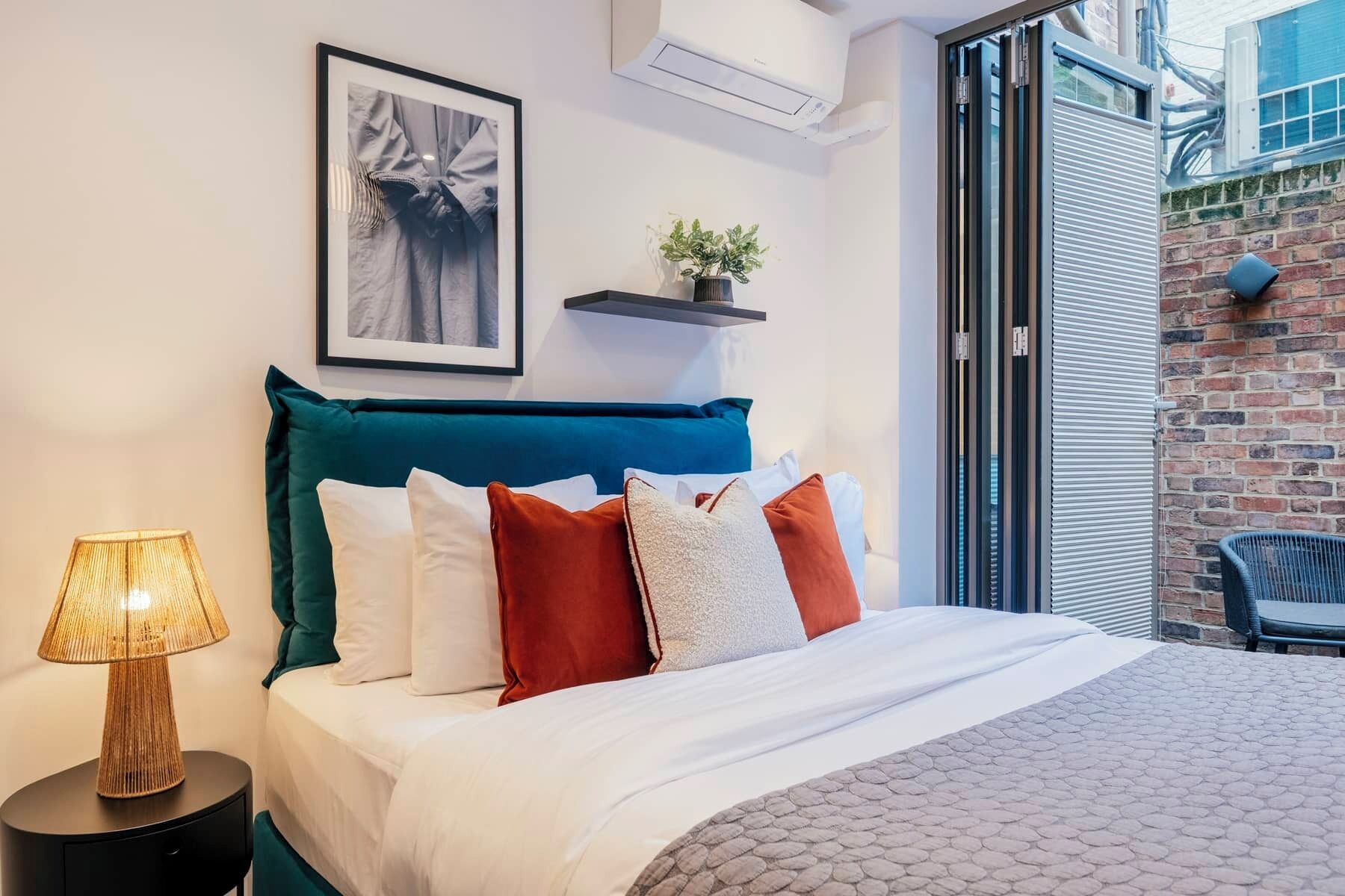 Laptop workspace, iron/ironing board, free WiFi, bed sheets