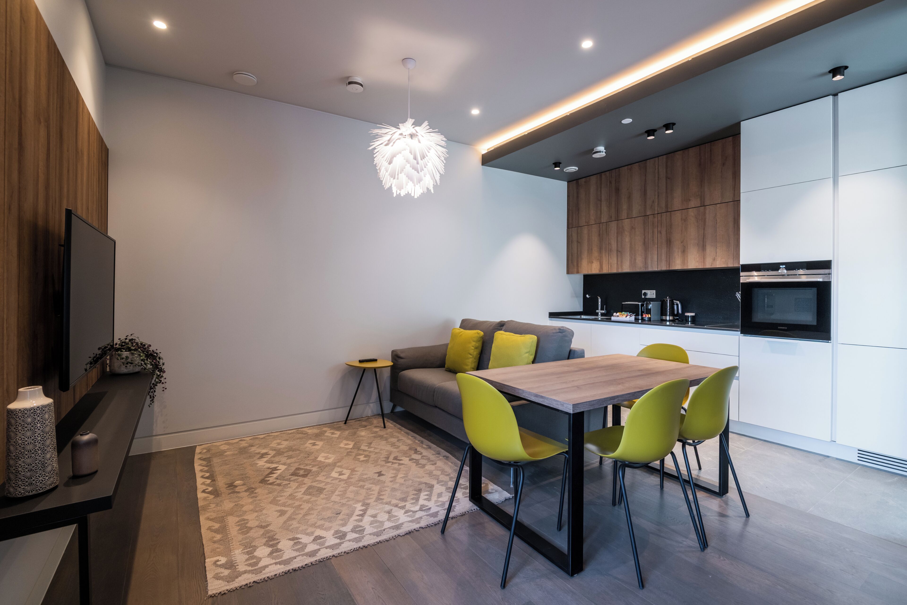 Kjøleskap, mikrobølgeovn, ovn og kokeplater