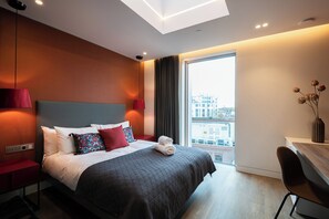 Duplex supérieur | Espace de travail pour ordinateurs portables, fer et planche à repasser