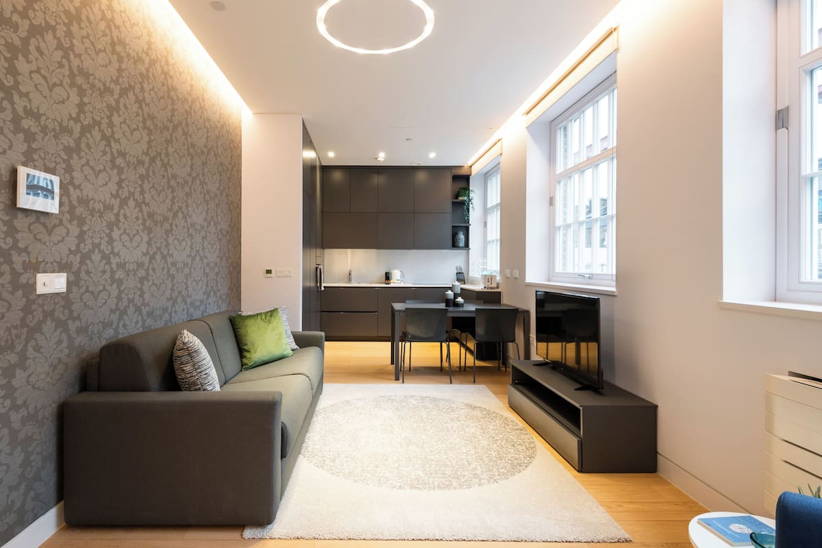 Apartamento superior | Zona de estar | Una televisión de pantalla plana