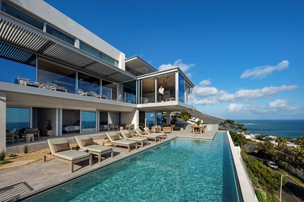 3 outdoor pools - An African Story (Cape Town)