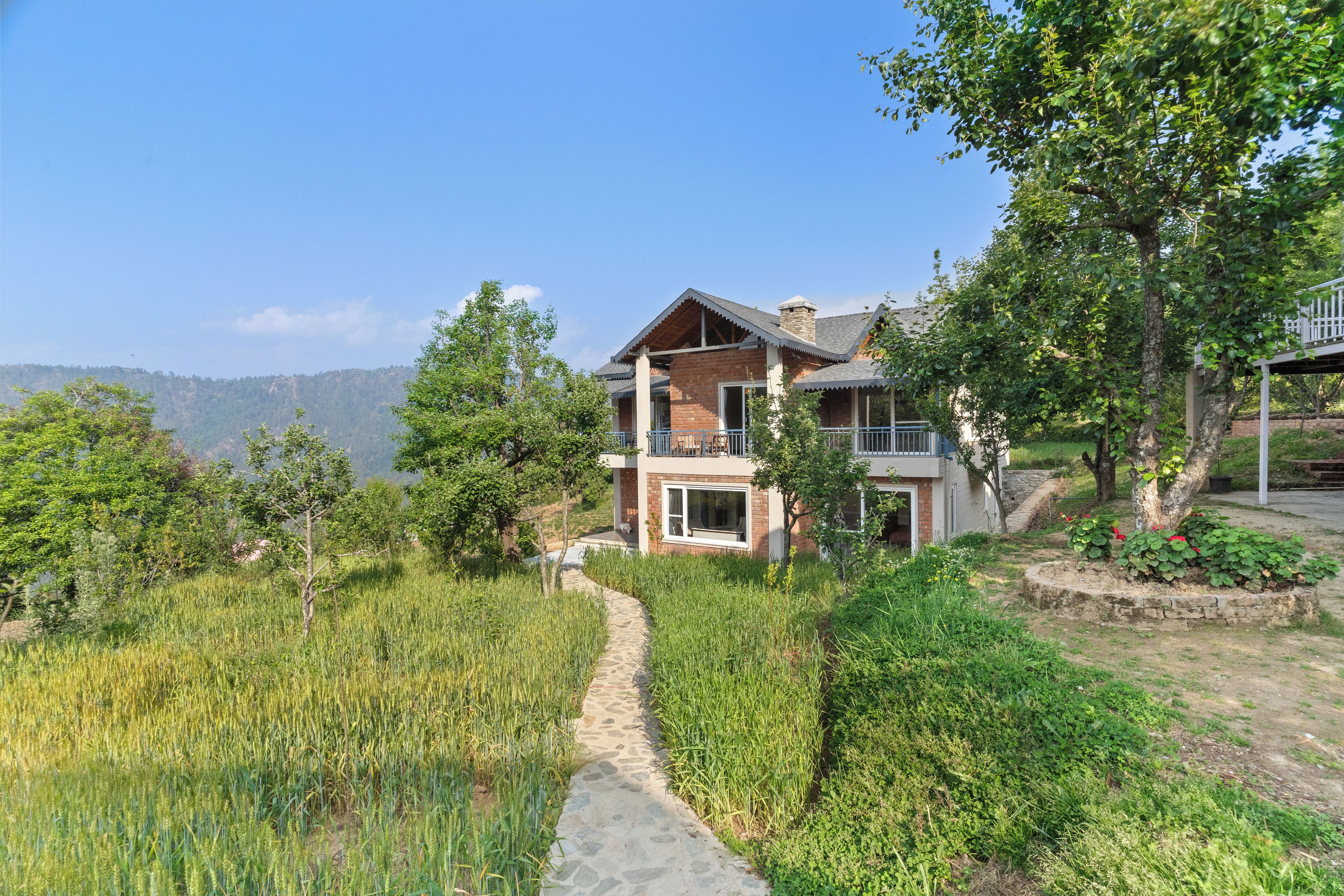 ด้านหน้าที่พัก