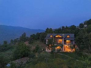 Front of property - Himvan by Akama Stays (Dhari)