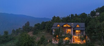 Himvan by Akama Stays