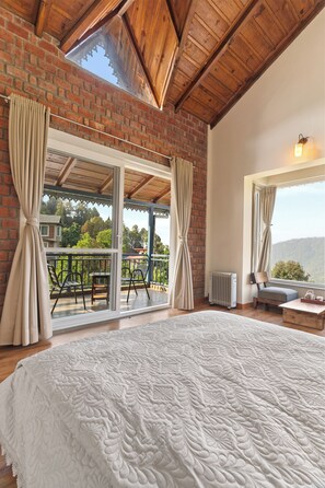 Egyptian cotton sheets, premium bedding, down duvets, memory-foam beds - Himvan by Akama Stays (Dhari)