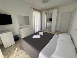 Casa adosada superior, balcón, vistas al jardín | Ropa de cama de alta calidad, minibar, tabla de planchar con plancha