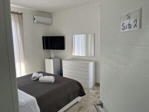 Townhouse Superior, balkon, pemandangan kebun | Seprai premium, minibar, setrika/meja setrika, dan Wi-Fi gratis