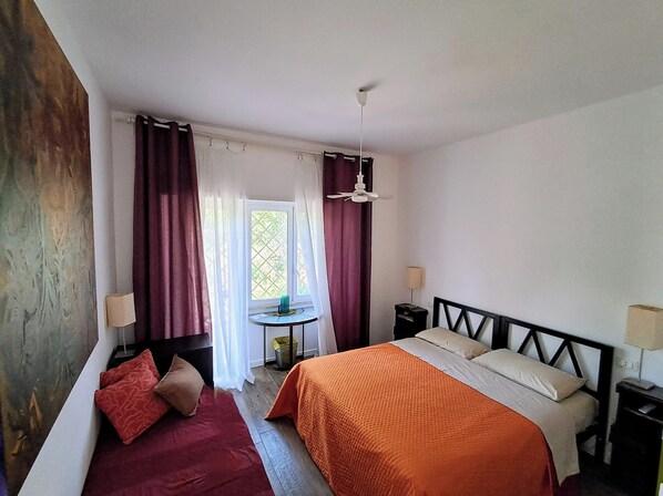 Double or Twin Room, Garden View | Individually decorated, individually furnished, desk, laptop workspace - Ripe's Forest Garden Guest House (Rome)