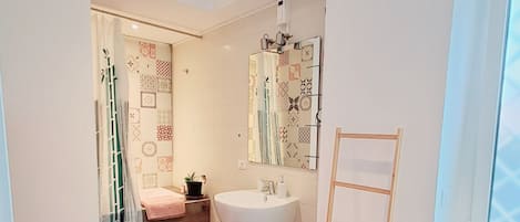 Double or Twin Room, Garden View | Bathroom