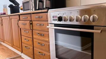 Apartment, 2 Bedrooms, Terrace, Garden View | Private kitchen