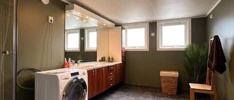 Appartement, 2 chambres, terrasse, vue jardin | Blanchisserie