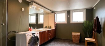 City Centre Treehouse With Backyard