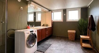 City Centre Treehouse With Backyard