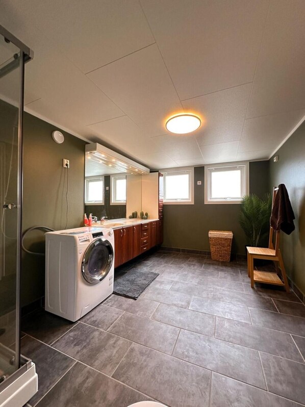 Laundry - City Centre Treehouse With Backyard (Stavanger)