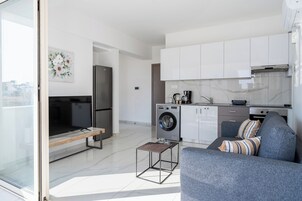 Studio, 1 Double Bed with Sofa bed, Kitchen, City View | Living area | 46-inch Smart TV with digital channels, streaming services