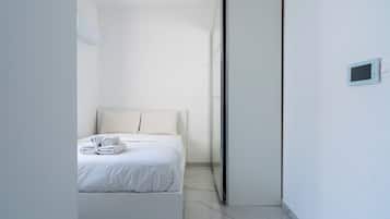 Estúdio, 1 cama de casal e sofá-cama, cozinha, vista para a cidade | Roupas de cama premium, cortinas blackout, ferros/tábuas de passar roupa