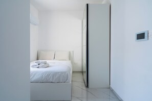 Studio, 1 Double Bed with Sofa bed, Kitchen, City View | Premium bedding, blackout drapes, iron/ironing board, free WiFi - Rosemont Studio With Balcony in Larnaca (Larnaca)