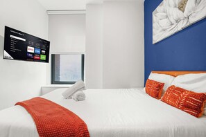 1 bedroom, desk, iron/ironing board, WiFi - CozySuites Classy 1BR in Downtown Pitts #11 (Pittsburgh)