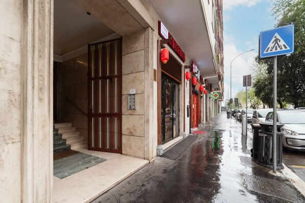 Exterior detail - GuestHost - Cozy Ostiense Flat with Terrace! (Rome)