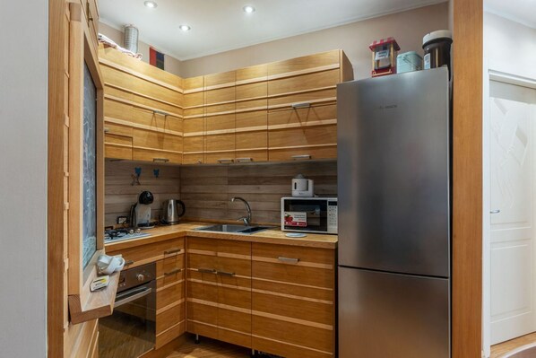 Microwave, oven, stovetop, dishwasher