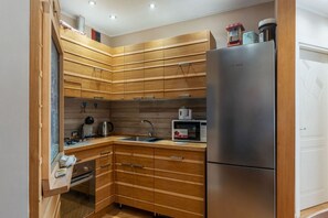 Four Ă micro-ondes, un four, surface de cuisson, lave-vaisselle