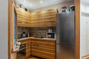 Microonde, forno, piano cottura, lavastoviglie