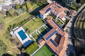 Exterior - GuestHost - Stylish one bedroom apartment 45mq with private garden in an elegant context. The flat is located inside the wonderful Villa Maderni in the Spina Verde Park area. Guests have at their disposal a large garden with panoramic infinity pool, tenn (Como)