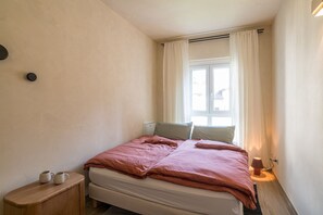 2 bedrooms, iron/ironing board, WiFi