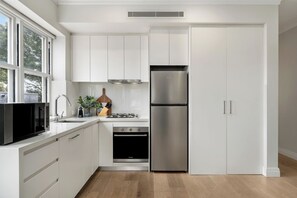 Departamento, 2 habitaciones (with Study) | Cocina privada | Refrigerador, microondas, horno y lavavajillas 