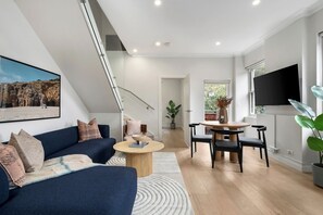 Apartamento, 2 quartos (with Study) | Área de estar