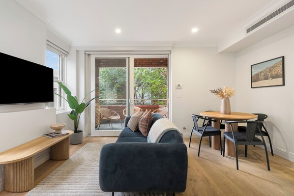 One Bedroom Apartment with Study | Living area - Urban Rest Double Bay Beach (Double Bay)