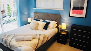 3 bedrooms, desk, iron/ironing board, WiFi