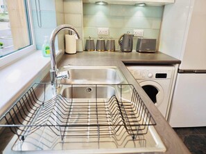 Frigorífic, microones, forn i placa de cuina 